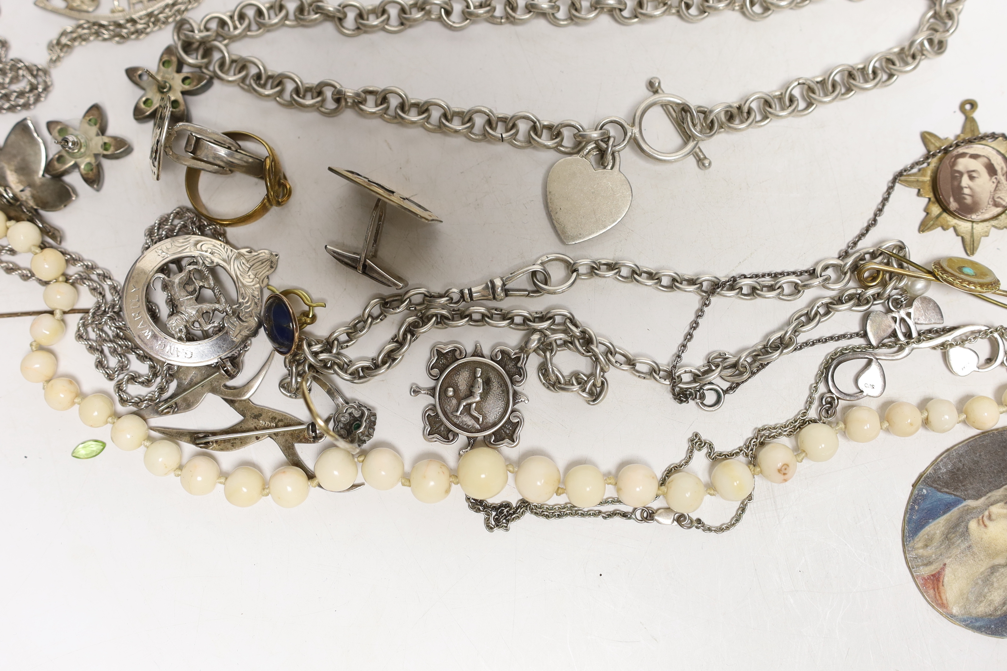 A small group of assorted mainly silver jewellery, including an albert, Scottish 'Gang Warily' brooch and bird brooch and other items including 925 cufflinks and '9ct and silver' dress ring.